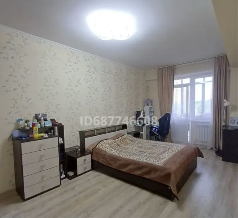 Кровать двуспальная с матрасом ортопедическим