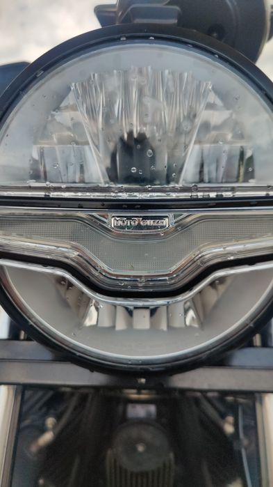 Moto guzzi V9 bobber centenario(2021)
