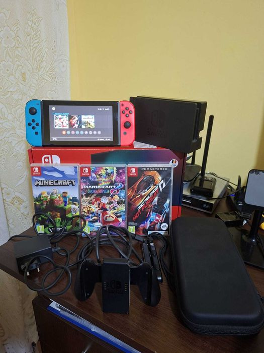 Consola Nintendo Switch cu 3 jocuri si o husa de transport