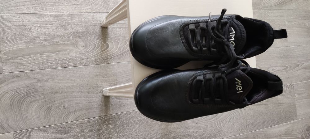 Продам ботинки на осень