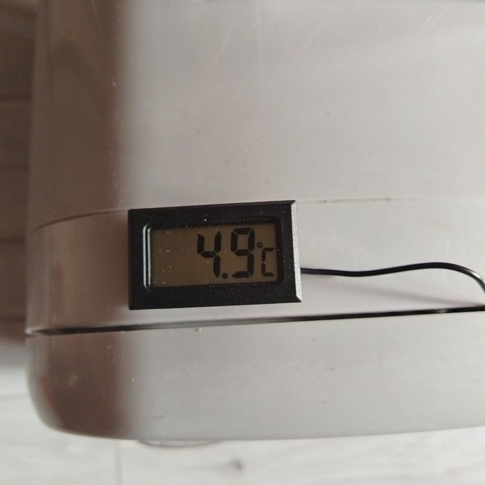 Мини хладилник на 12 и 220 волта