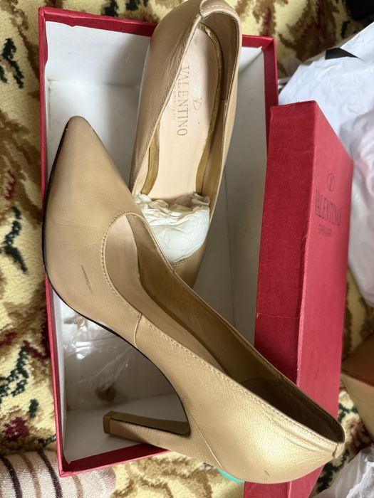 Прдоется туфли пишите на ватсап( 37 размера