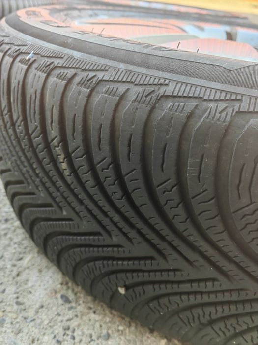 Roti originale mercedes e class w213 225/55/17 cu cauciucuri de iarna 6 mm .