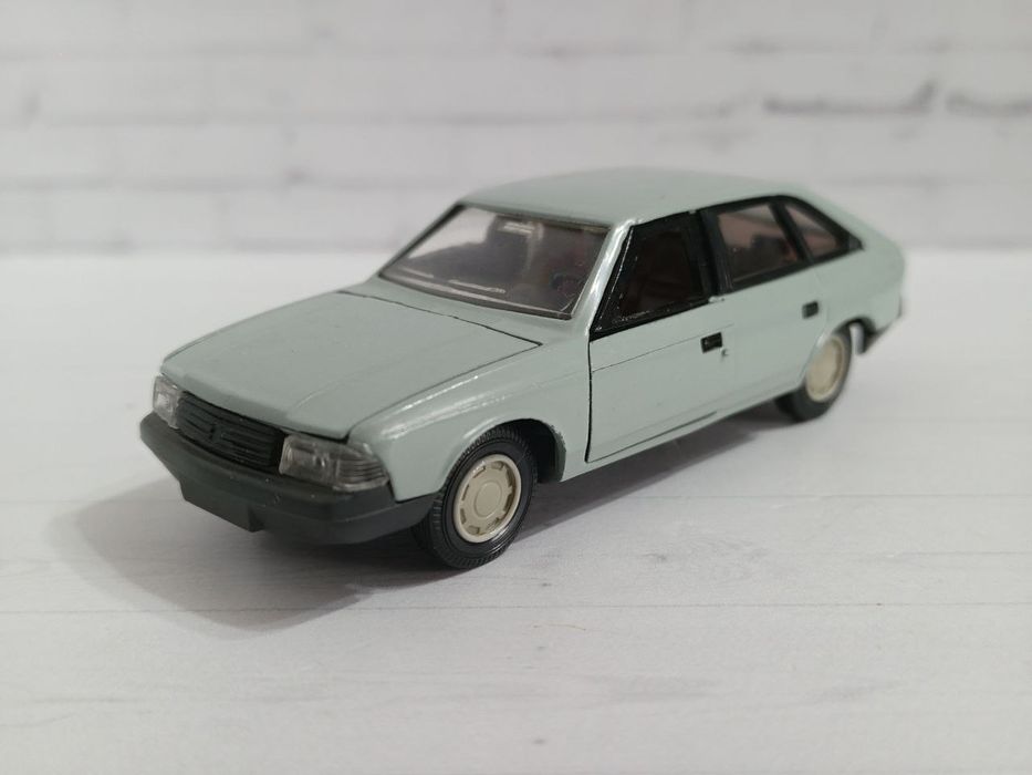 Продам советские модели автомашин в масштабе 1/43. Металлические.