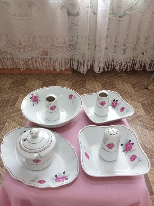 г.Навои. Продам новый,  столовый сервиз . Производство  Япония.