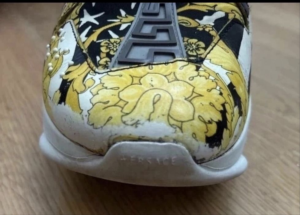 Vand adidasi Versace