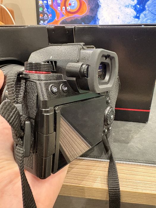 Продавам фотоапарат Lumix S5II + обективи