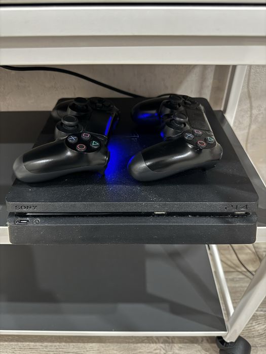 Продам PlayStation 4