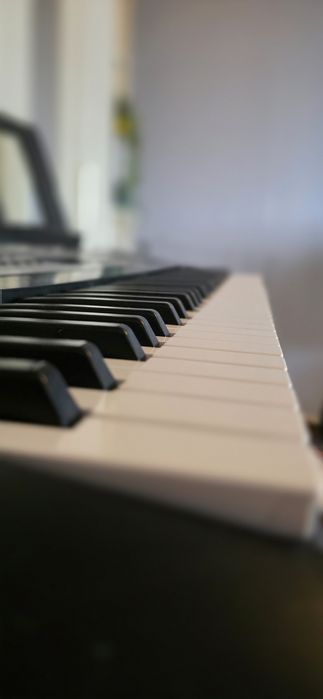 Vând orga Yamaha  YPT 270