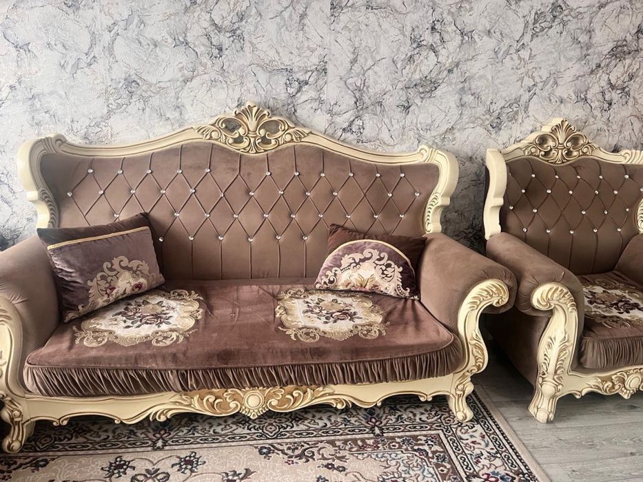 СРОЧНО продаю  королевский ДИВАН