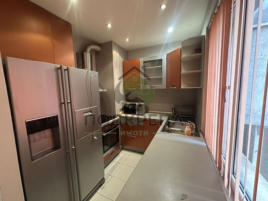 Дава се под наем Тристаен апартамент в Пловдив, Кършияка - 120 кв.м за 459 € - Снимка #2