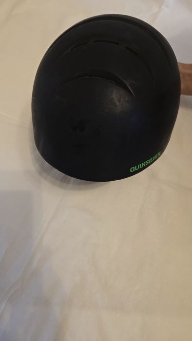 Каска QuikSilver за ски и сноуборд – оригинална, отлично състояние