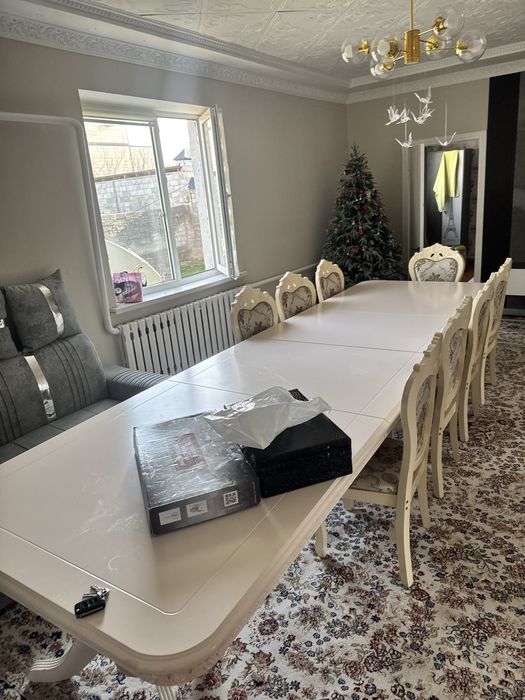 Стол , стулья 24 шт, дастархан в подарок