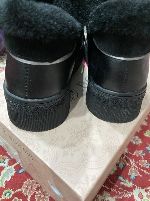 Продаю зимние кроссовки
