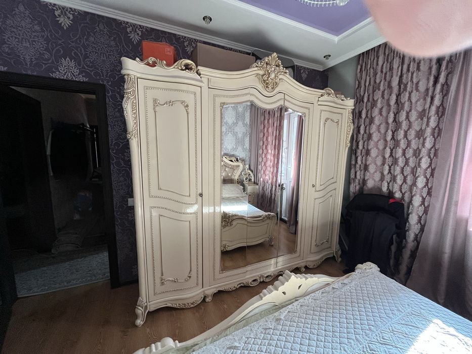 Продается спальный гарнитур