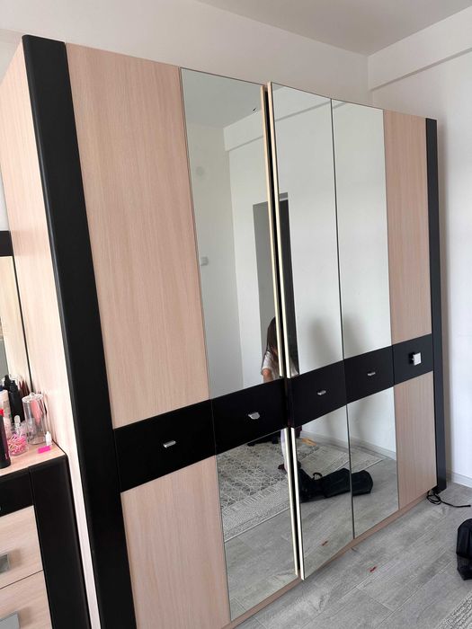 Продам спальный шкаф, зеркало