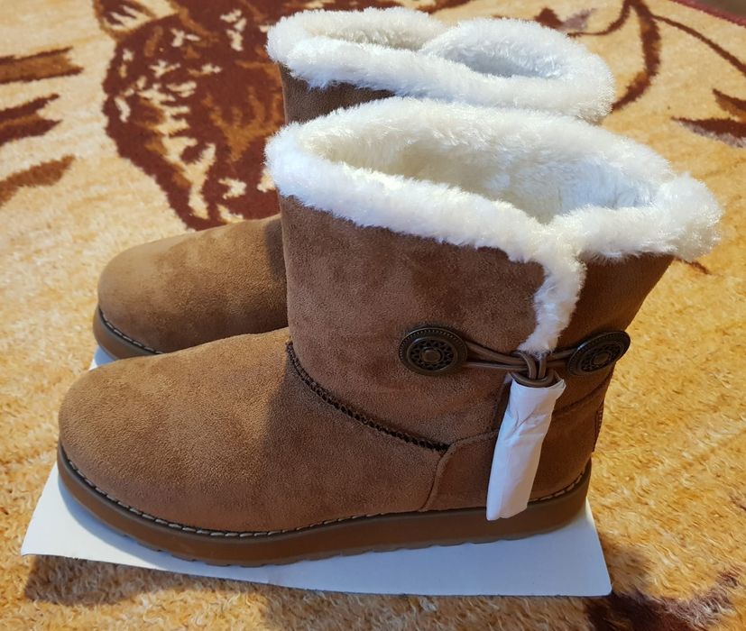 Ghete Skechers noi, imblanite, 36, tip UGG