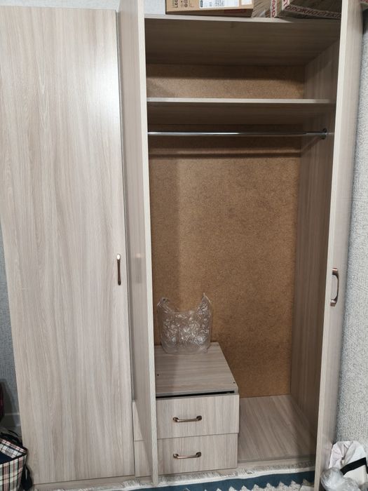 Шкаф для вещей трёхдверный