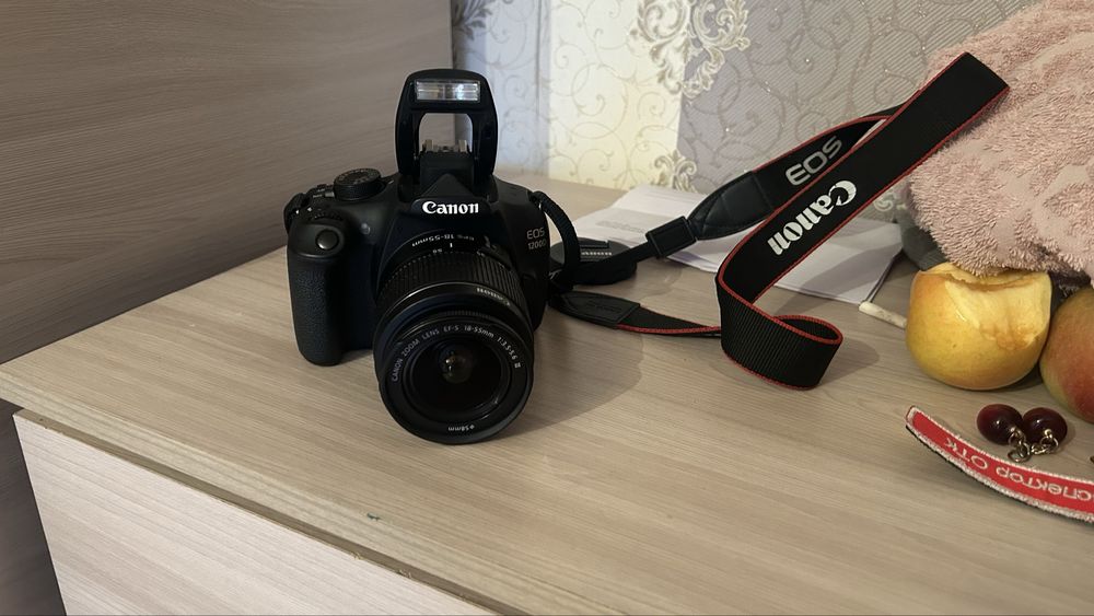 Canon EOS 1200D + Штатив бу