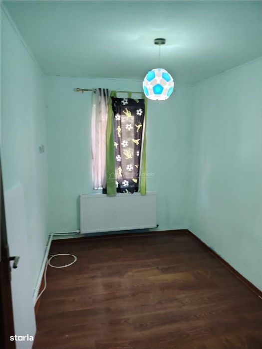Apartament 3 camere de vanzare zona Piata 1 Mai