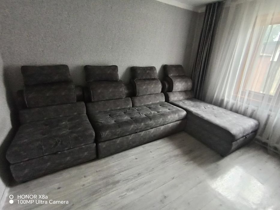 Продам диван срочно.
