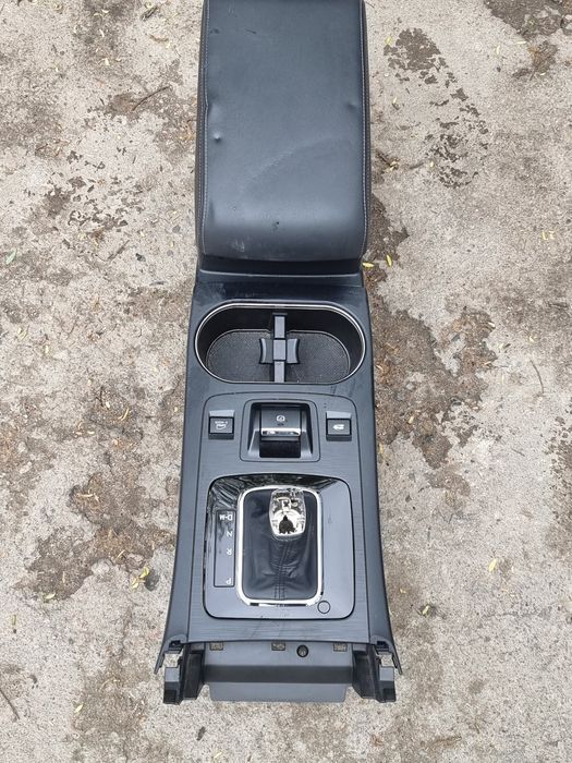Подлокотник тонэль на Subaru Outback BS
