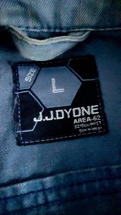 Vand geaca din Jeans foarte ieftina