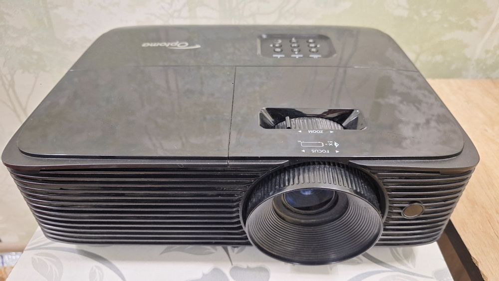 Proyektor,holati zo'r,muammosiz