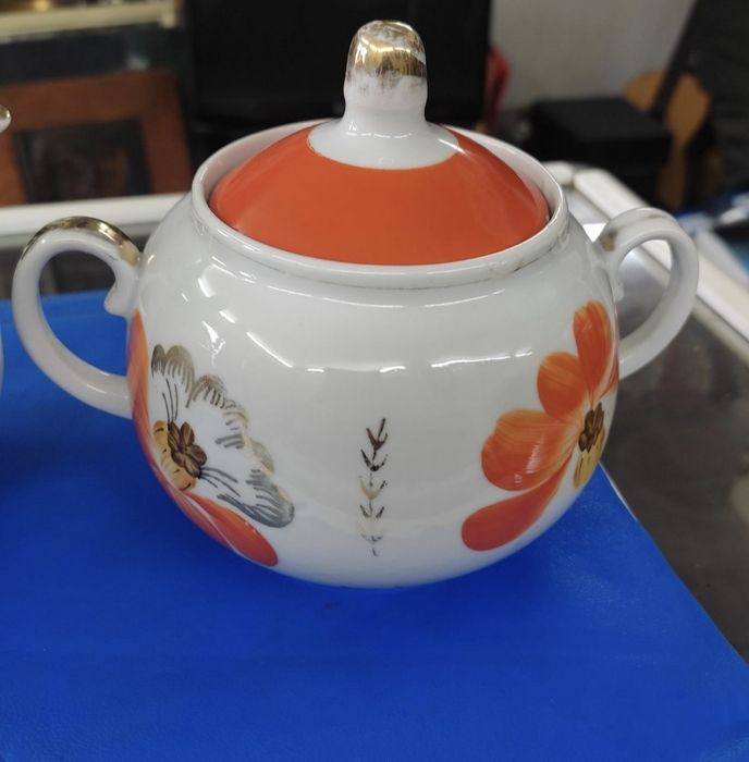 Порцеланови чайници с капаче и захарница с капаче! Състояние ново!