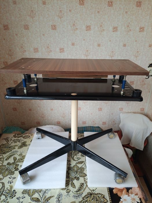 Подставка под телевизор и ДВД.