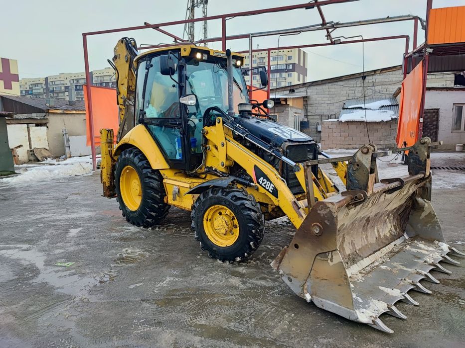 НИЗКАЯ ЦЕНА Услуги трактора экскаватора погрузчика 3 в 1  в Алмате