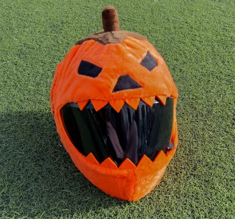 Husa amuzanta pentru casca moto