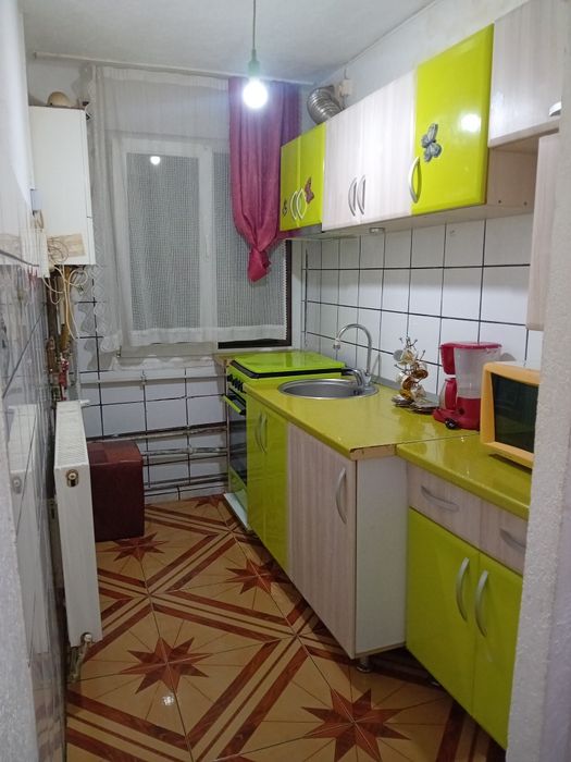 De  închiriat apartament 2 camere 220 e