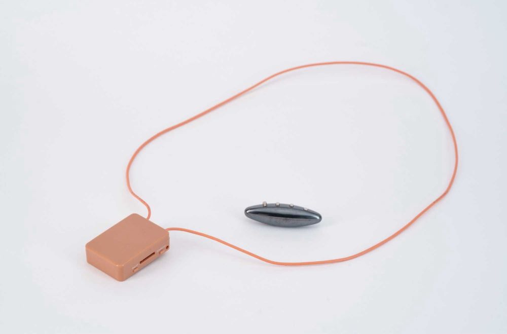 Chirie cascuta cutie GSM magnetica pe timpan