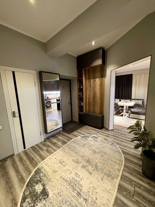 Продаётся квартира в Мирзо Улугбеке Ор напротив Локомотив Стадион