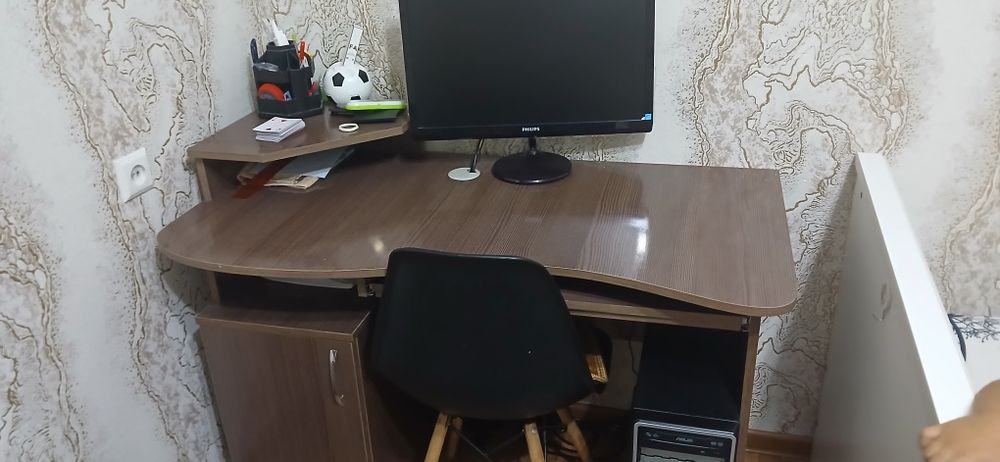 Стол компьютерный