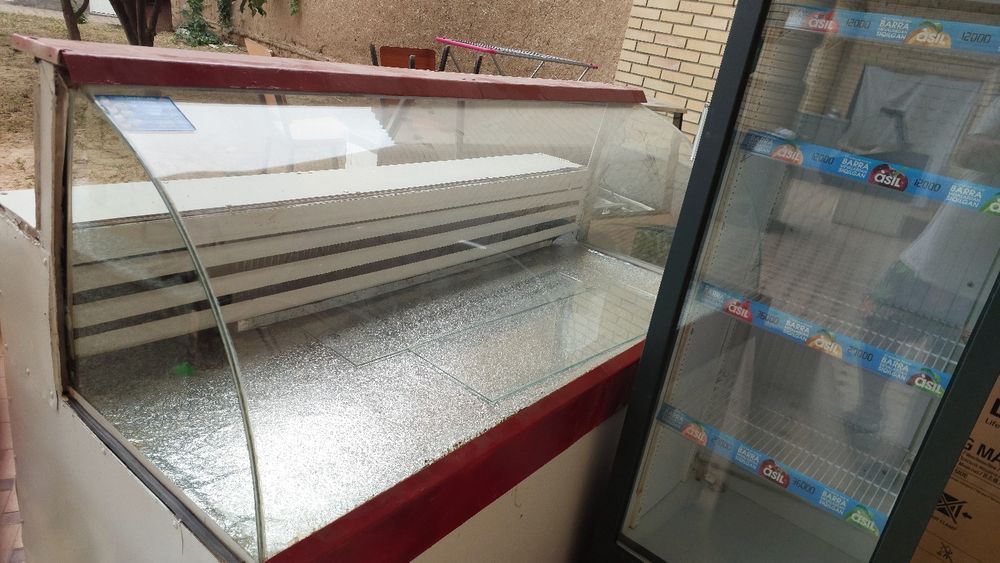 Витринный холодильник