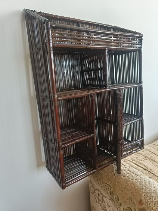 Raft decorativ de atașat pe perete