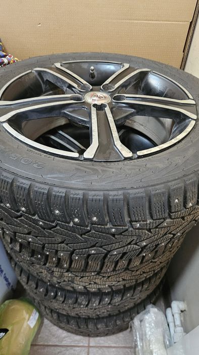 Продам комплект шин с дисками