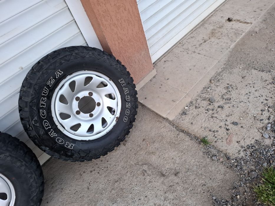 Гуми с джанти 215/75  R15