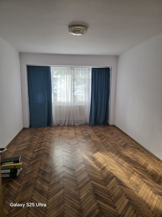 De vanzare/inchiriat apartament 2 camere foarte luminos. Gara pozitie foarte buna