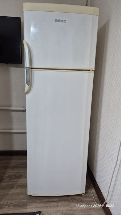 Холодильник "BEKO". Высота - 175 см.
