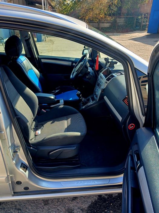 Vând Opel Zafira