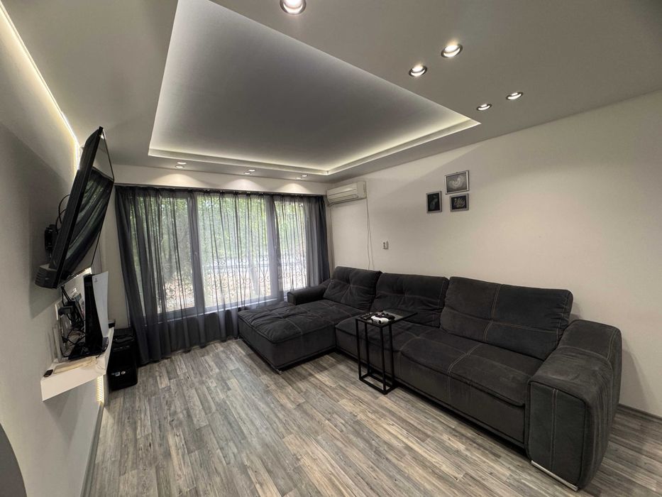 Продава се Тристаен апартамент в София, Център - 86 кв.м за 2314 €/кв.м - Снимка #2