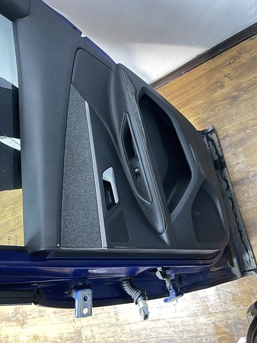 Usa / Portiera Peugeot 3008 II dreapta spate Completa an 2017-2024