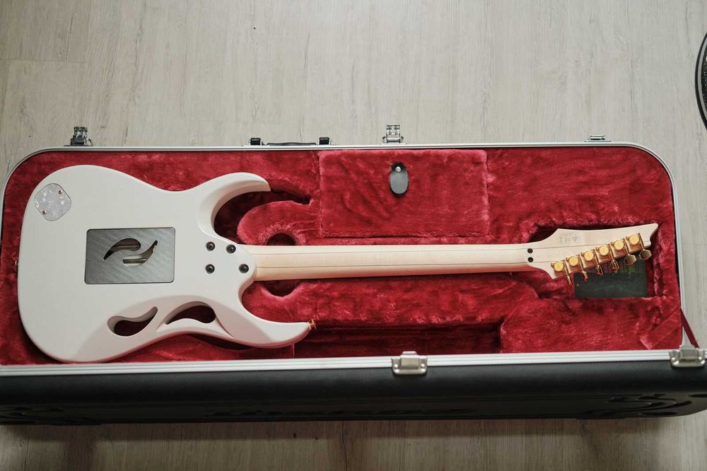 Ibanez PIA Steve Vai SW – Made in Japan – Отлично състояние