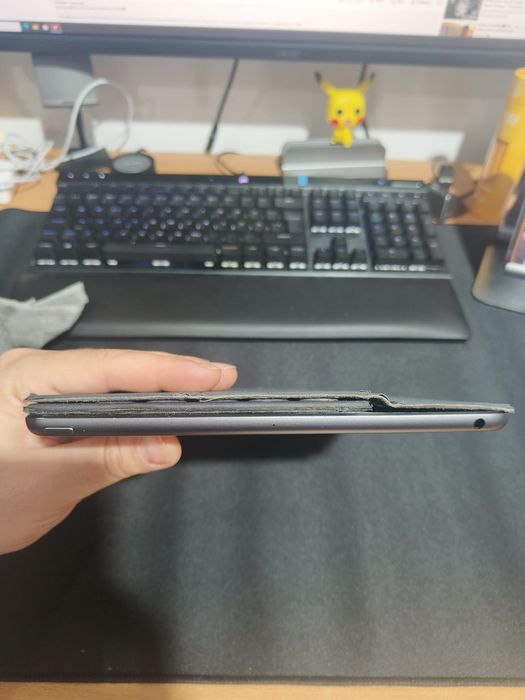 Ipad 9 64gb WiFi cu husa tastatura apple