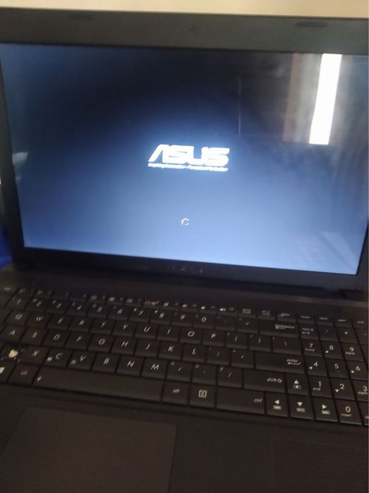 Noutbuk sotiladi srochno