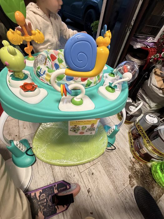 Jumper bebe cu centru de activitati