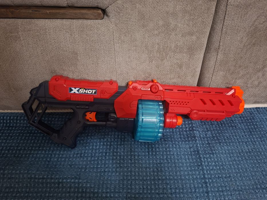 Продам автомат Nerf в хорошом состоянии